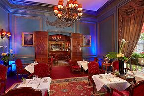 Hotel Raphael