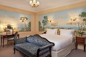 Hotel Raphael