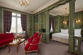 Hotel Raphael