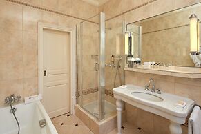 Hotel Raphael