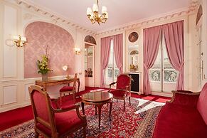 Hotel Raphael