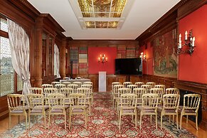 Hotel Raphael