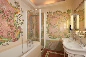 Hotel Raphael