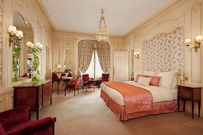 Hotel Raphael