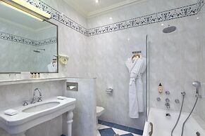 Hotel Raphael