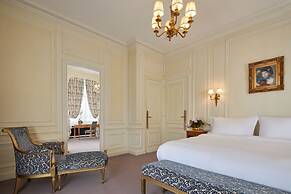 Hotel Raphael