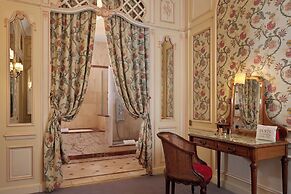Hotel Raphael