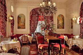 Hotel Raphael