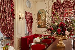 Hotel Raphael