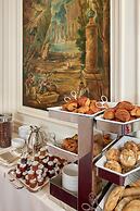 Hotel Raphael