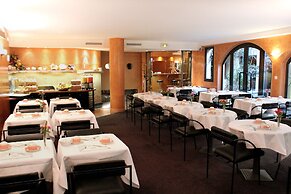 Opera Cadet Hotel