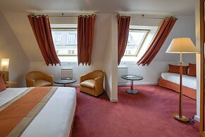 Opera Cadet Hotel