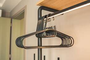 HOP Apartments & Suites