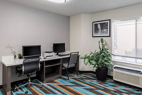 Clarion Inn & Suites DFW North