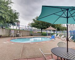 Quality Inn & Suites Grand Prairie South