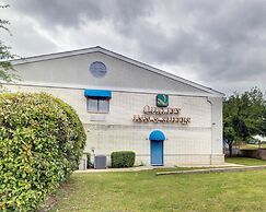 Quality Inn & Suites Grand Prairie South