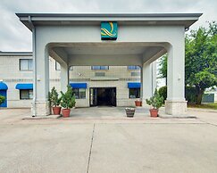 Quality Inn & Suites Grand Prairie South