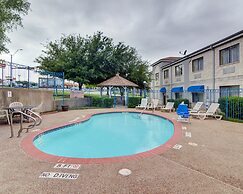 Quality Inn & Suites Grand Prairie South