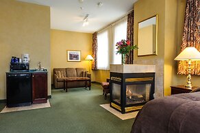 Peterborough Inn & Suites Hotel