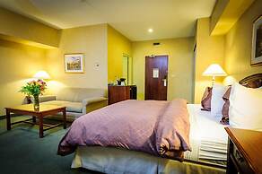 Peterborough Inn & Suites Hotel