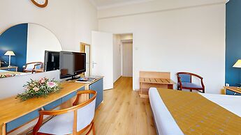 Lucy Hotel
