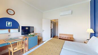Lucy Hotel