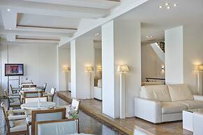 Lucy Hotel