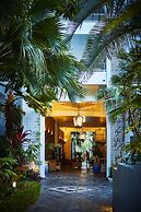 Alamanda Palm Cove by Lancemore