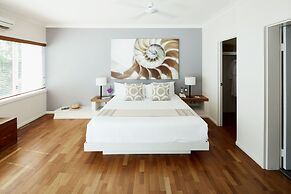 Alamanda Palm Cove by Lancemore