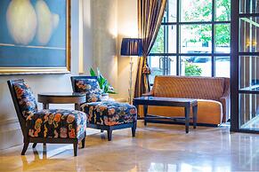 The Paramount Hotel