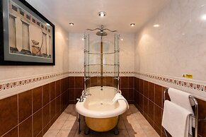 Holiday Inn A55 Chester West by IHG