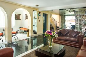 Embajadores Hotel