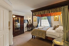Two Bridges Hotel