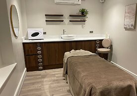 The Hog's Back Hotel & Spa Farnham