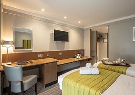 The Hog's Back Hotel & Spa Farnham