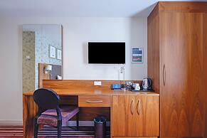 Gloucester Robinswood Hotel by Sunday