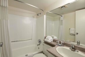 Travelodge by Wyndham Nanaimo