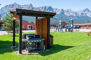 Rocky Mountain Ski Lodge