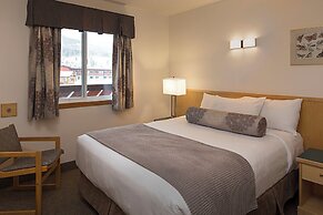 Rocky Mountain Ski Lodge