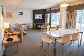Rocky Mountain Ski Lodge
