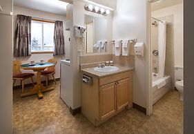 Rocky Mountain Ski Lodge