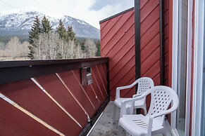 Rocky Mountain Ski Lodge