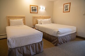 Rocky Mountain Ski Lodge