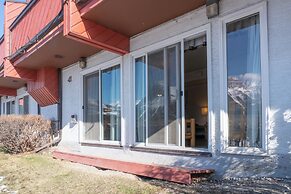 Rocky Mountain Ski Lodge