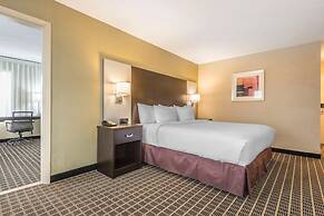 Quality Inn & Suites Downtown Windsor