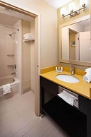 Quality Inn & Suites Downtown Windsor