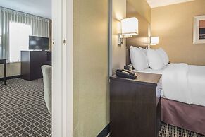 Quality Inn & Suites Downtown Windsor