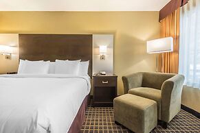 Quality Inn & Suites Downtown Windsor