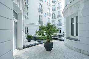 Maison Astor Paris, Curio Collection by Hilton