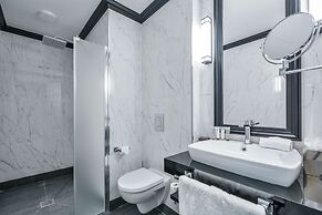 Maison Astor Paris, Curio Collection by Hilton